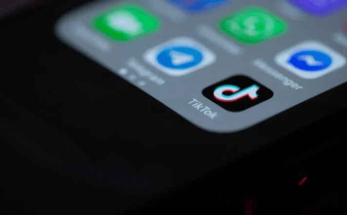 Meta pede que TikTok e YouTube adotem restrições para adolescentes