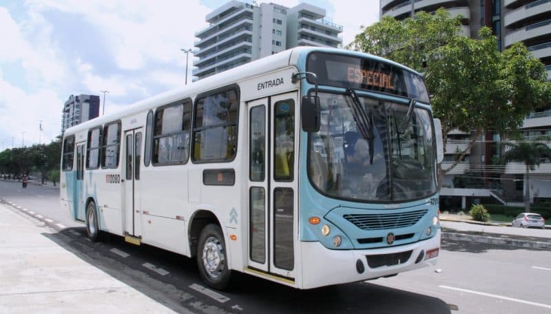 Rodoviários suspendem greve de ônibus nesta terça (23) em Manaus