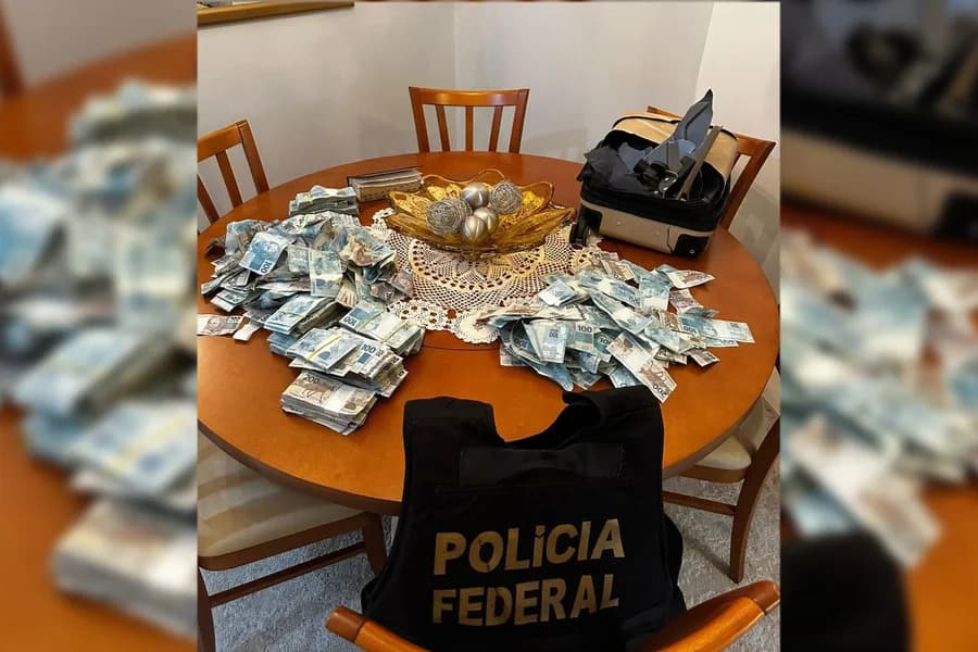 VÍDEO: Alvo da PF no caso Rioprevidência é visto jogando mala de dinheiro pela janela