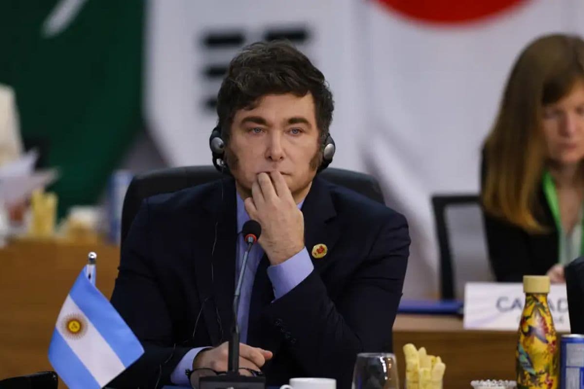 Milei assina decreto que permite expulsar estrangeiros que agredirem argentinos