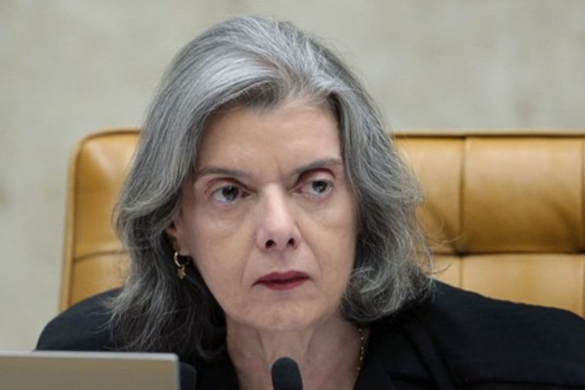 Cármen Lúcia pede desculpas e diz estar “envergonhada” com situação no STF