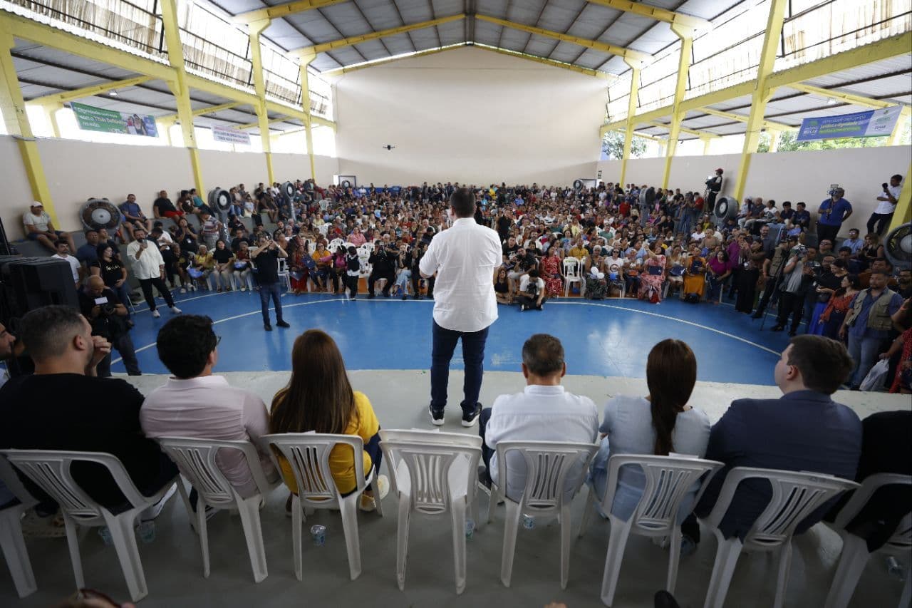 Em Manaus, 800 famílias recebem títulos definitivos após 16 anos