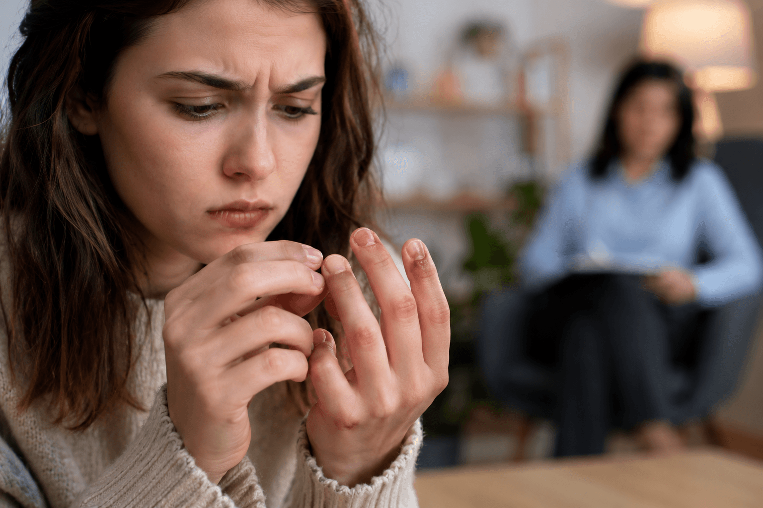 Arrancar as pelinhas das unhas pode ser sinal de um transtorno psicológico