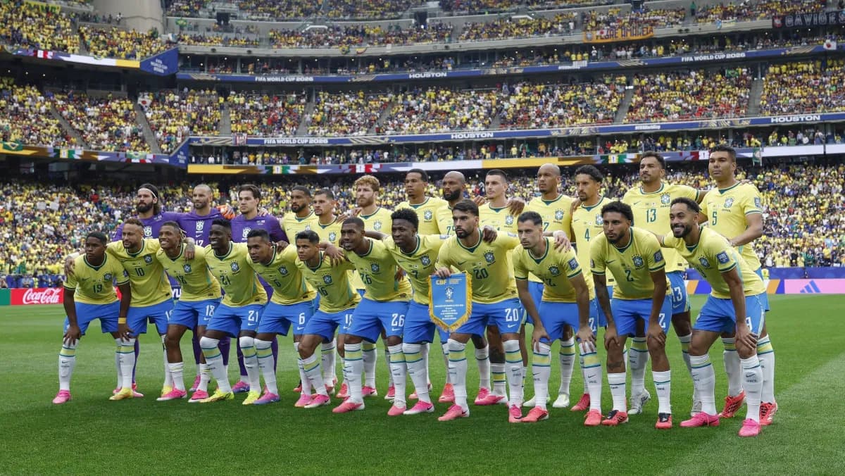 Lula critica voo de volta da seleção com apenas um jogador: “Que vergonha”