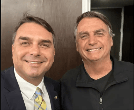 Defesa de Flávio critica suspensão de visitas a Jair Bolsonaro e alega violação de direitos
