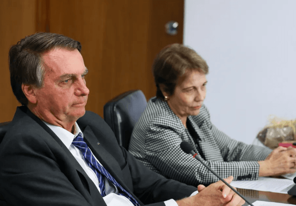 Ex-ministra de Bolsonaro rejeita convite para ser vice de Flávio Bolsonaro