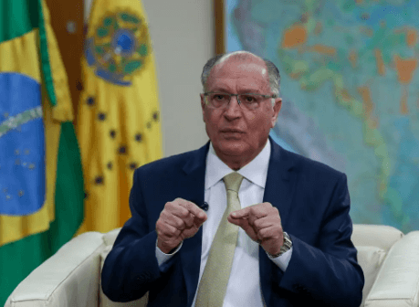 Alckmin diz que Brasil vai priorizar negociação e descarta retaliação após tarifaço dos EUA