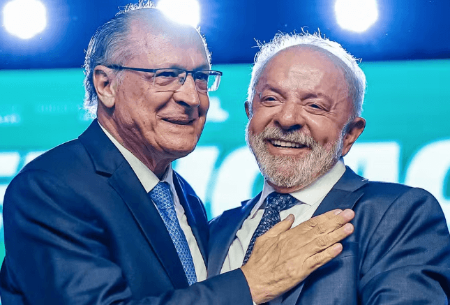 TSE aceita processar ação contra Lula e Alckmin por desfile de Carnaval