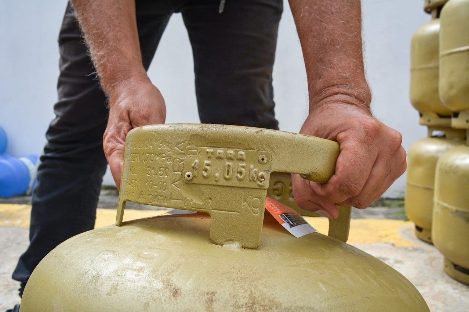 Preço do gás de cozinha varia em Manaus, com queda na botija de 13 kg e alta na de 8 kg, aponta Procon