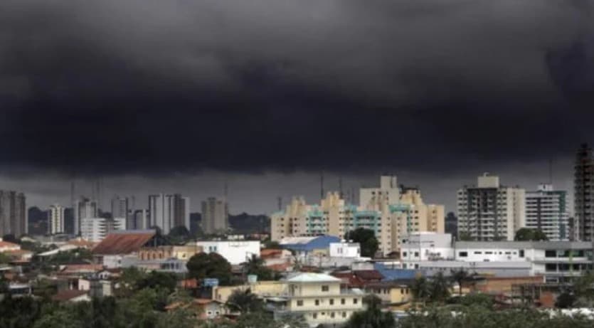 Chuva volta a Manaus após quase dois meses de calor extremo