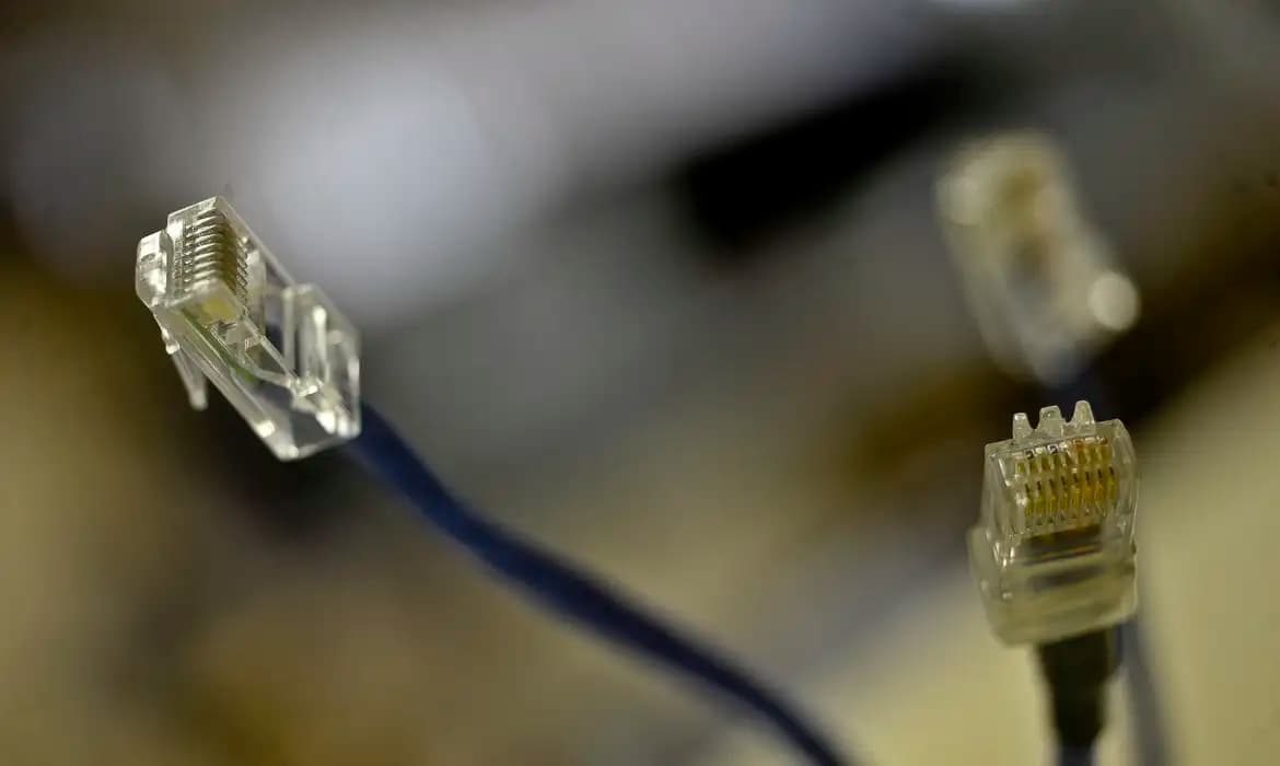 Micro-ondas, aquários e espelhos: veja o que pode estar atrapalhando seu Wi-Fi