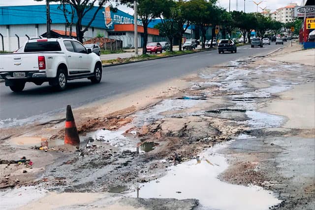 Seu celular pode virar canal de denúncia para calçadas irregulares em Manaus