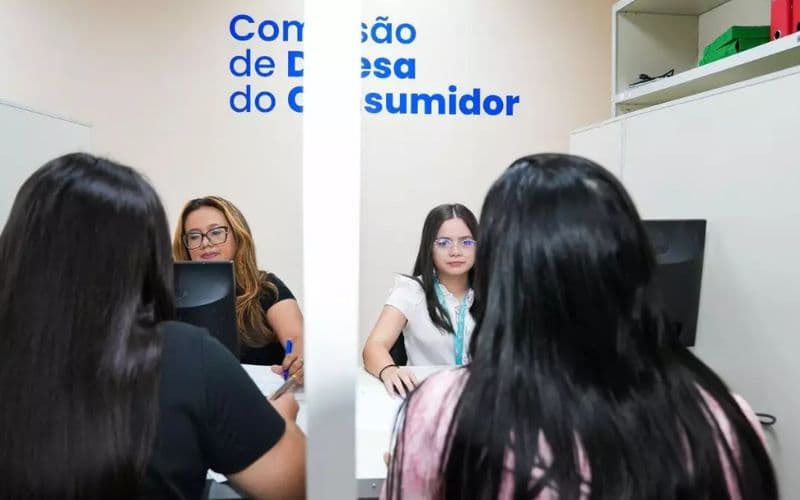 Consumidores de Manaus têm atendimento gratuito para resolver cobranças indevidas