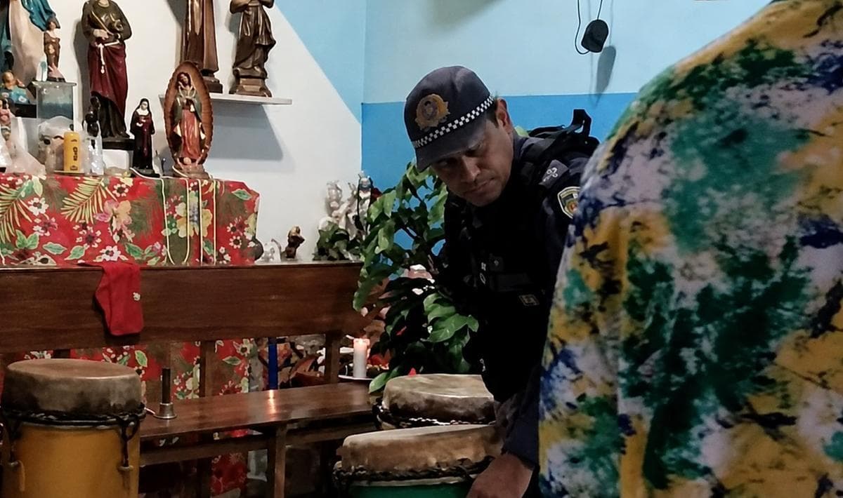 Após abordagem policial em terreiro, centros religiosos são orientados como agir: advogada comenta