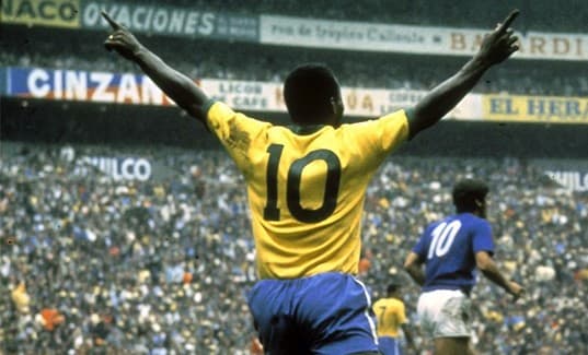 Como Pelé transformou a camisa 10 no maior símbolo do futebol mundial