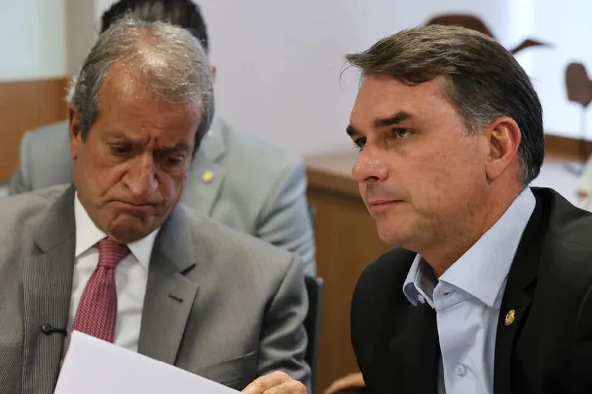 Flávio e Valdemar Costa Neto oferecem vice ao Republicanos