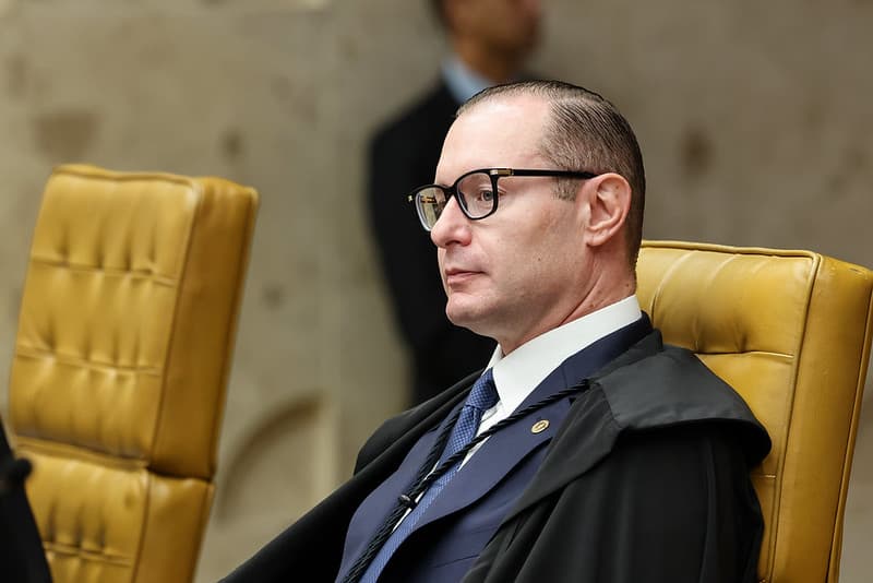 Zanin vota para juntar processos de Moraes e Mendonça